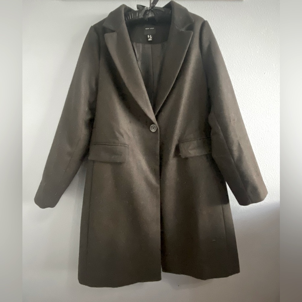 New Look Long Black Blazer Size 10 in excellent preowned condition as shown.